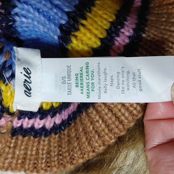 NWT AERIE MULTI STRIPED KNIT HAT TOQUE WITH FAUX FUR POMPOM - Picture 6 of 7